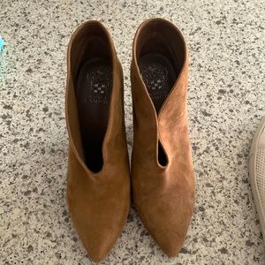 Gently Used size 8 Vince Camuto booties